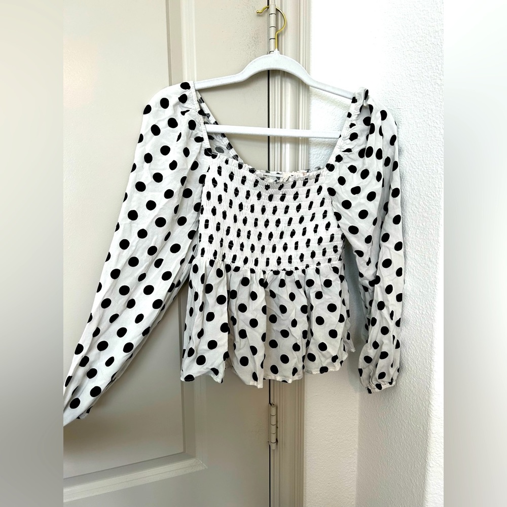 Francesca’s top- size medium/ great conditions/ color: white & black